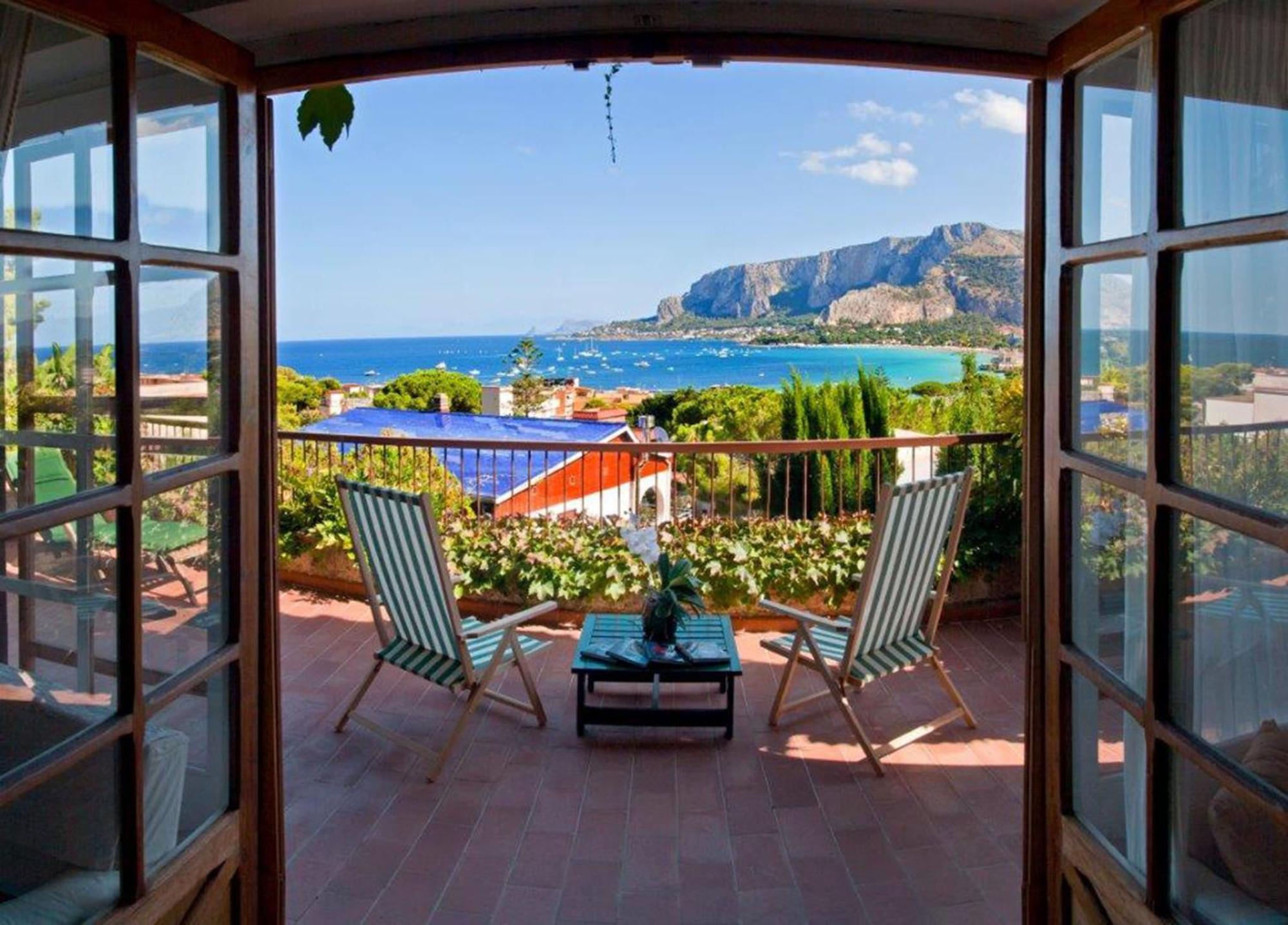 몬델로 Il Glicine Sul Golfo B&B 외부 사진