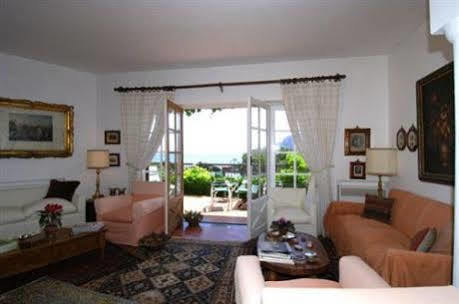 몬델로 Il Glicine Sul Golfo B&B 외부 사진
