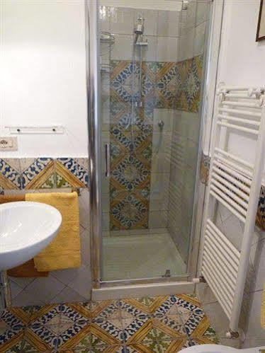 몬델로 Il Glicine Sul Golfo B&B 외부 사진